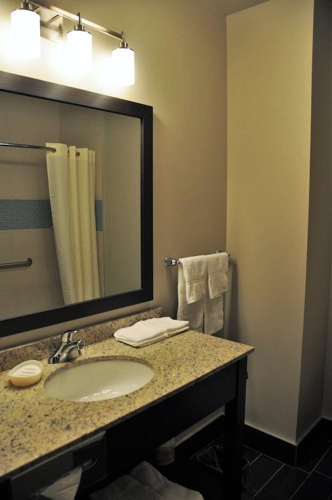 Best Western Plus Hotel Montreal photo 4