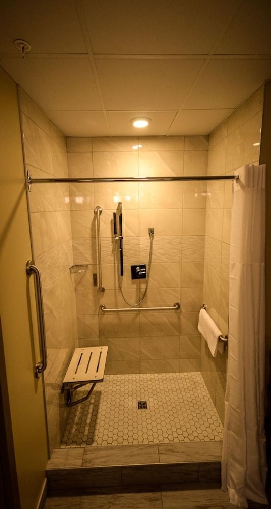 Best Western Plus St. John's Airport Hotel and Suites photo 3