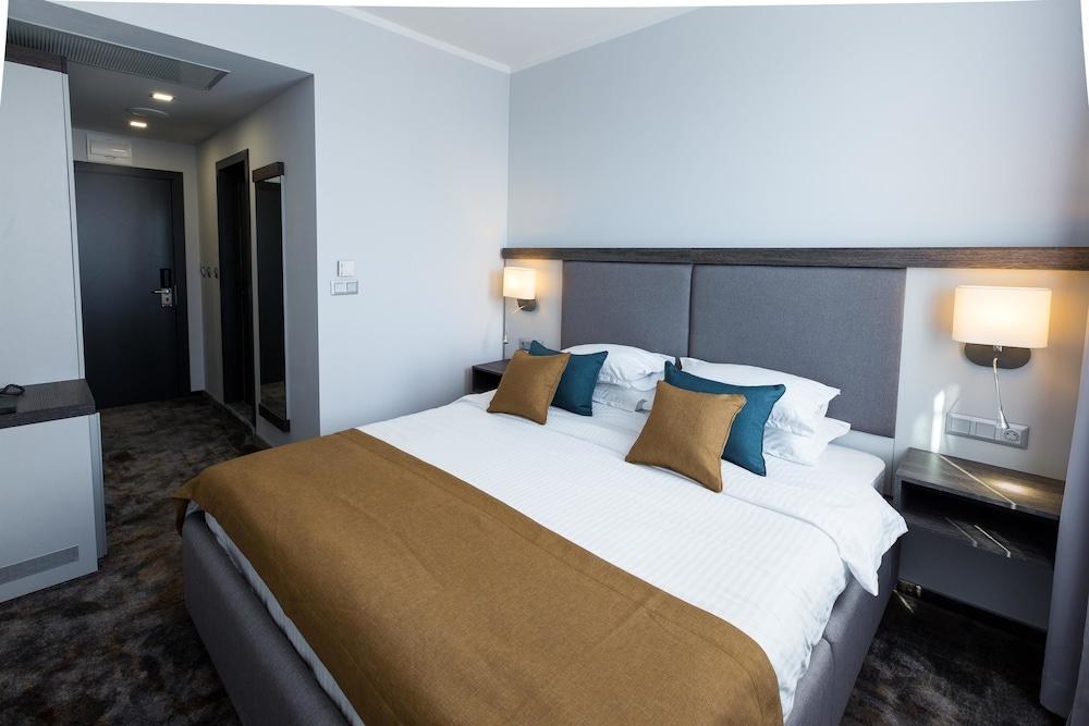 Best Western Plus Premium Inn photo 1