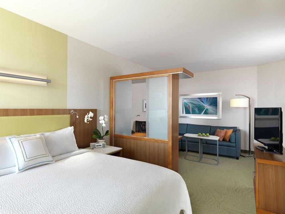 SPRINGHILL SUITES BLOOMINGTON photo 3