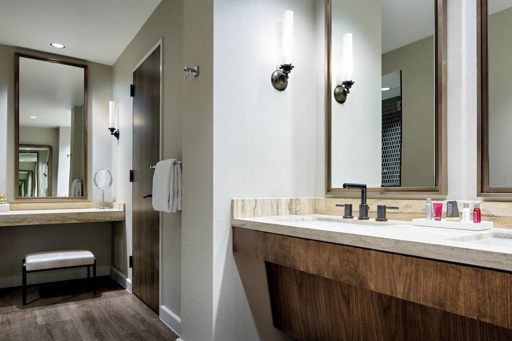 HOUSTON CITYPLACE MARRIOTT AT SPRINGWOODS VILLAGE photo 3