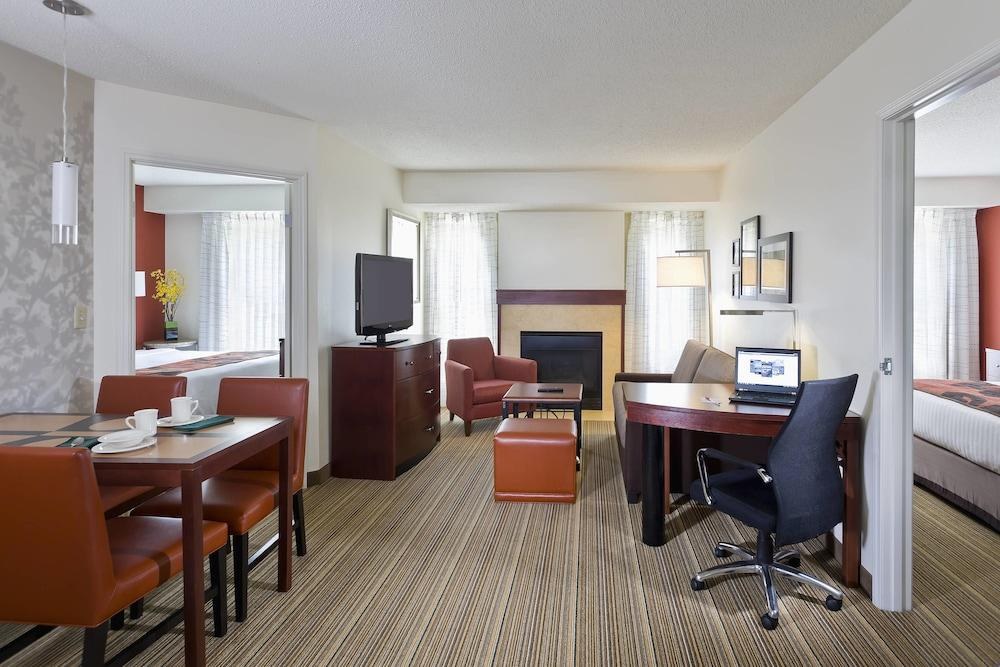 RESIDENCE INN CEDAR RAPIDS photo 1
