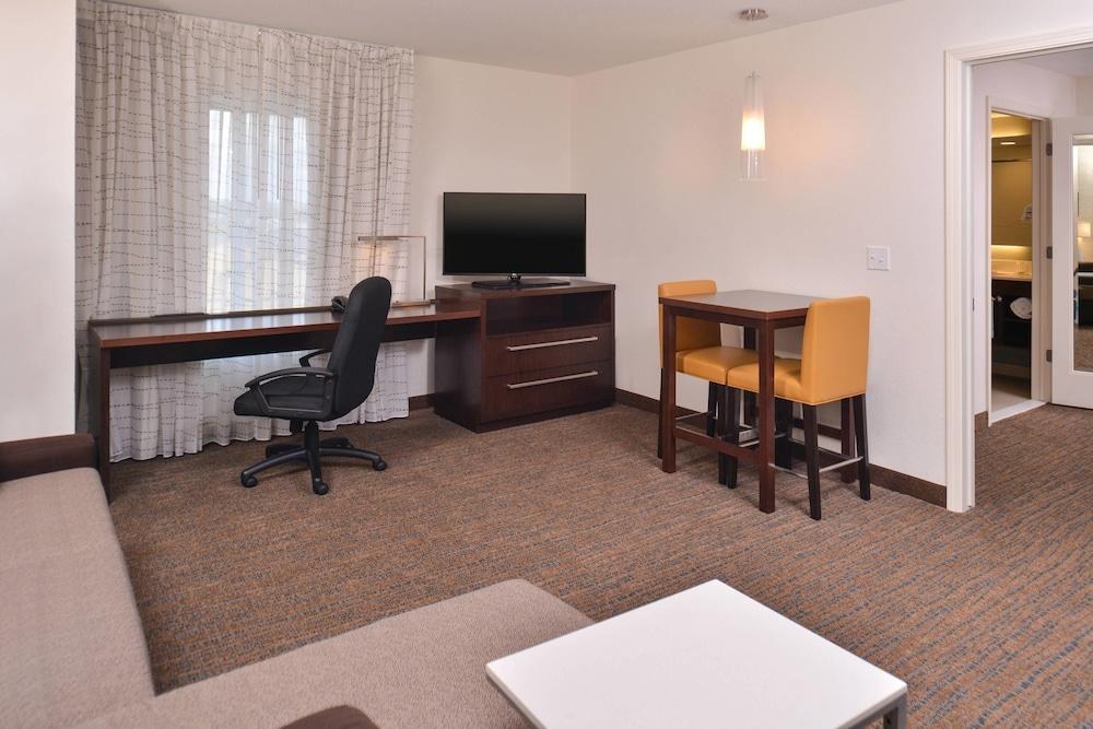 RESIDENCE INN CEDAR RAPIDS SOUTH photo 2