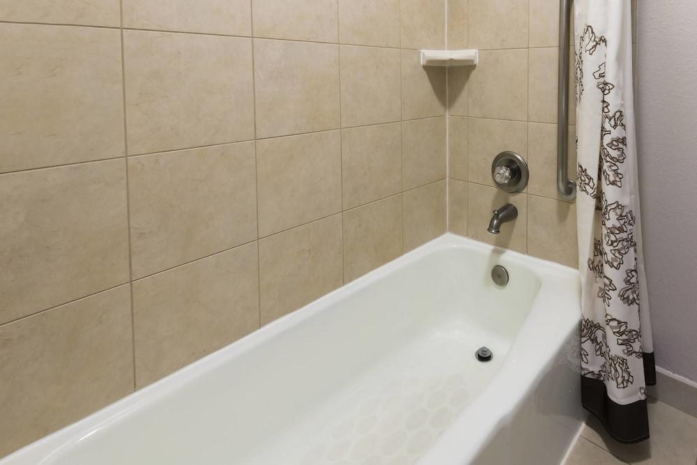 RESIDENCE INN CHARLOTTE UNIVERSITY RESEARCH PARK photo 3