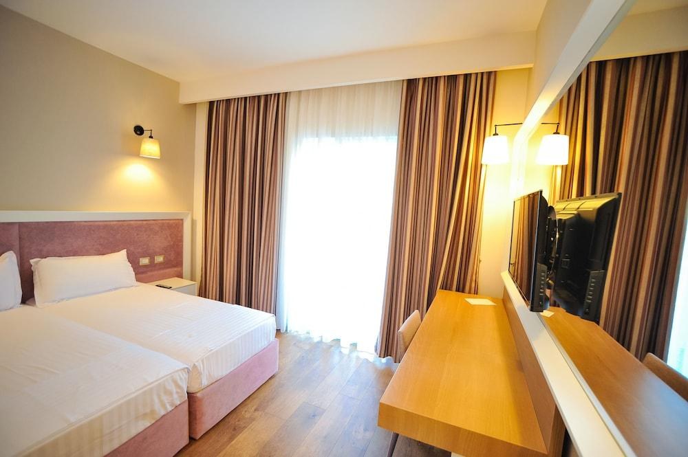 Sandy Beach Resort photo 2