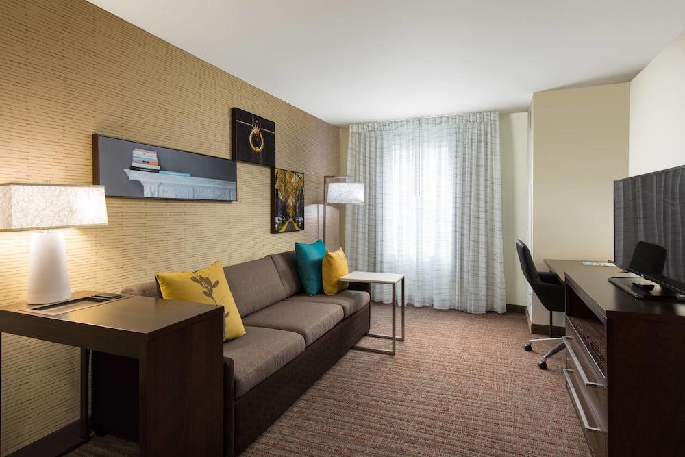 RESIDENCE INN DENVER STAPLETON photo 1