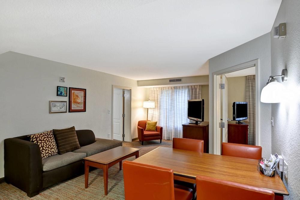 RESIDENCE INN MORGANTOWN photo 2