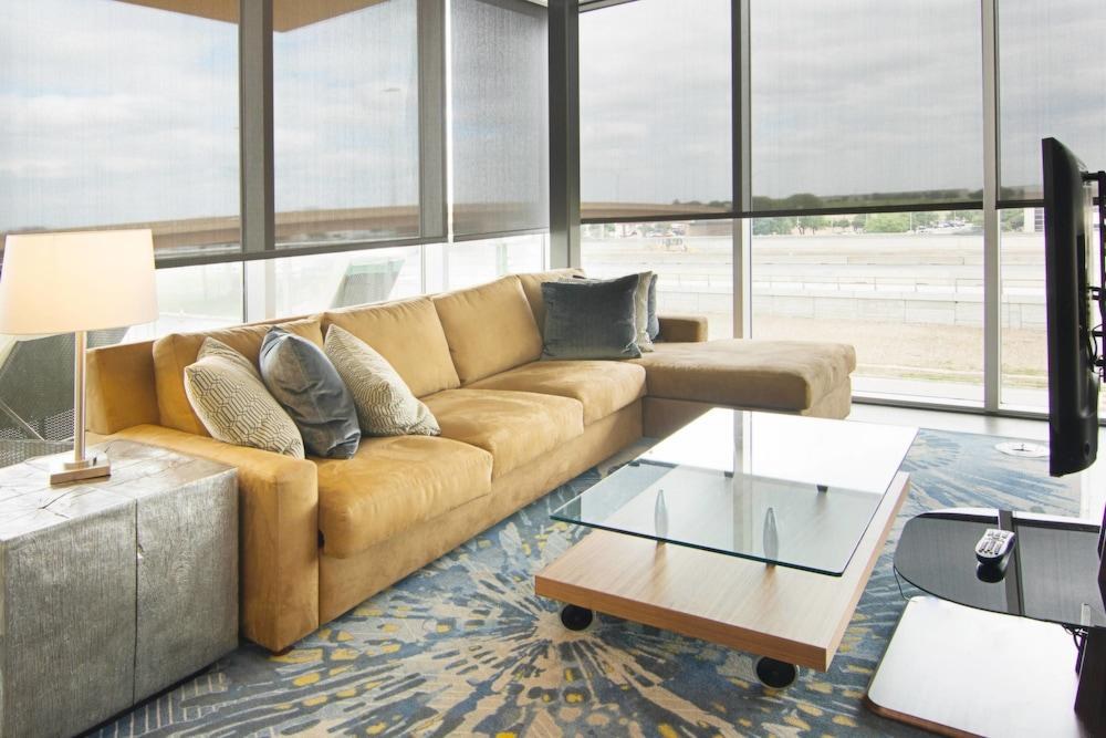 SPRINGHILL SUITES FORT WORTH FOSSIL CREEK photo 2