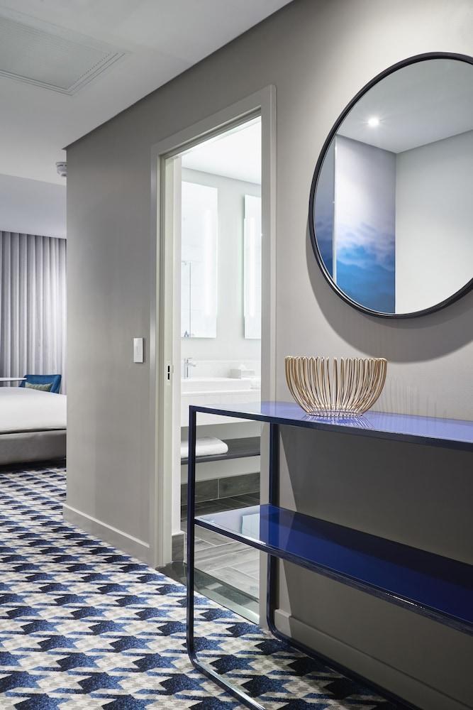 Radisson Blu Hotel Amp; Residence, Cape Town photo 2