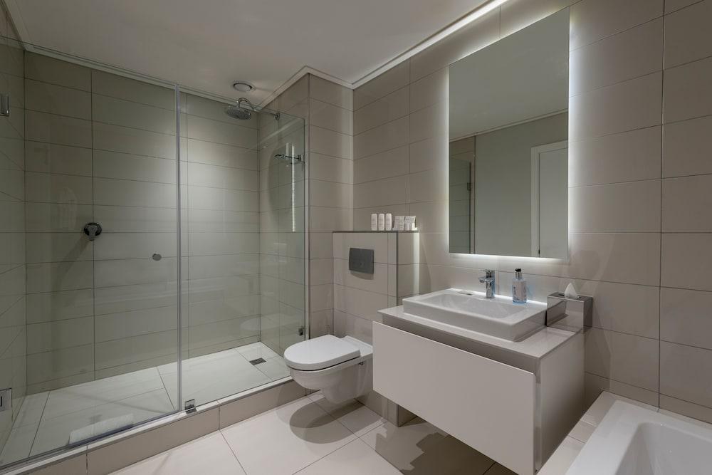 Radisson Blu Hotel Amp; Residence, Cape Town photo 3