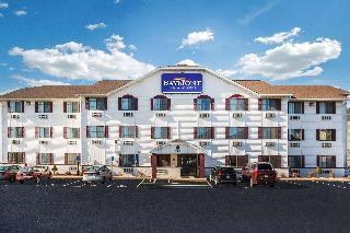 Baymont by Wyndham Cedar Rapids photo 2