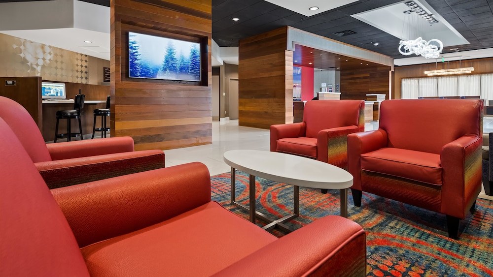 BEST WESTERN PREMIER MILWAUKEE-BROOKFIELD HOTEL & SUITES