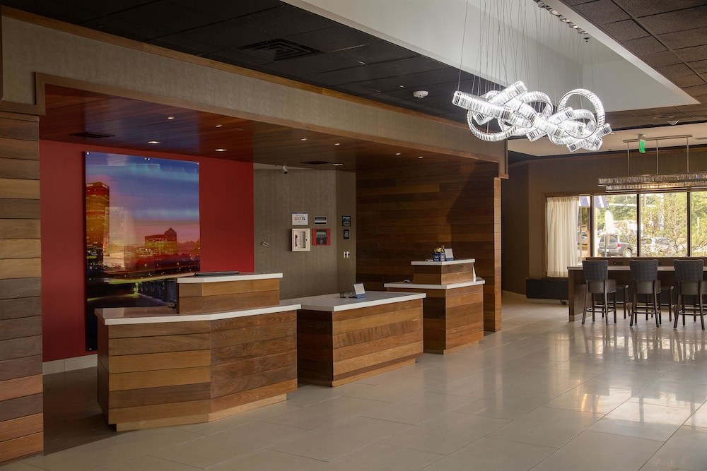 BEST WESTERN PREMIER MILWAUKEE-BROOKFIELD HOTEL & SUITES photo 1