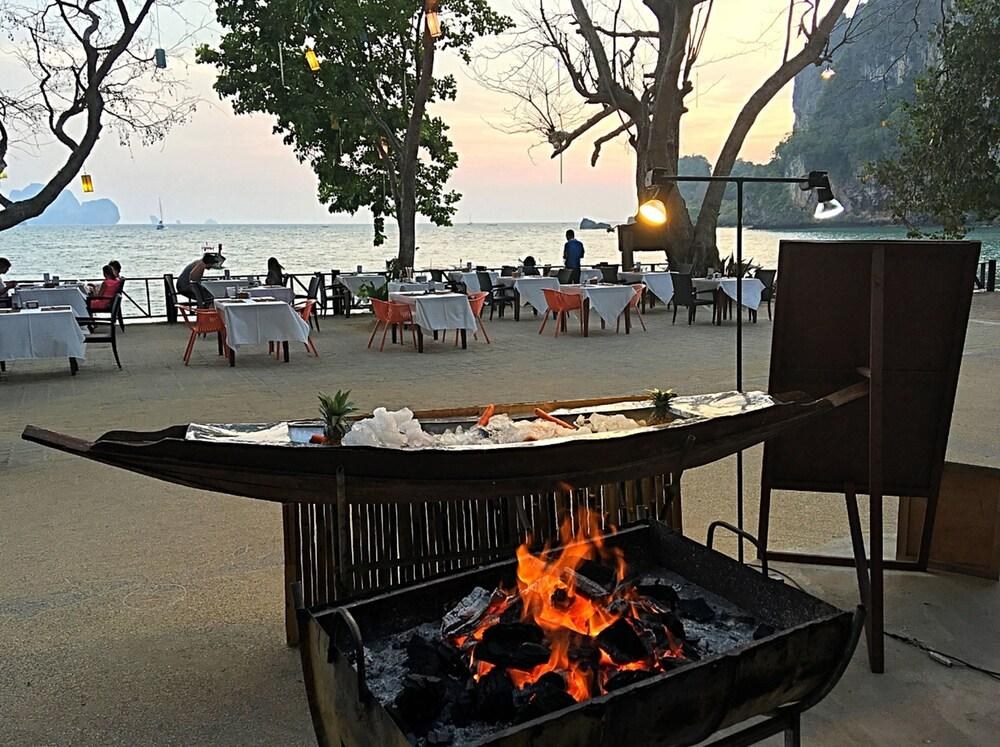 Tonsai Bay Resort photo 3