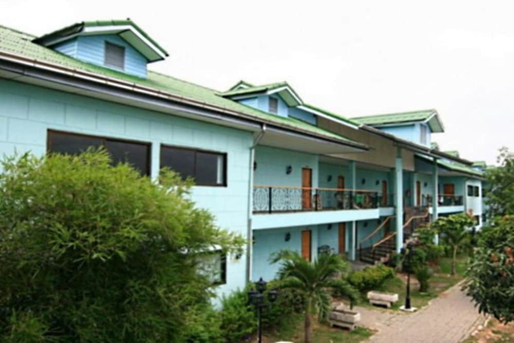 Hotel 13 Coins Airport Grand Resort