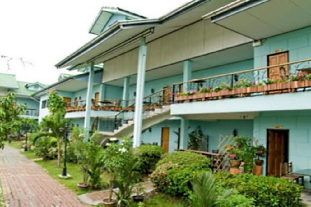 Hotel 13 Coins Airport Grand Resort photo 1