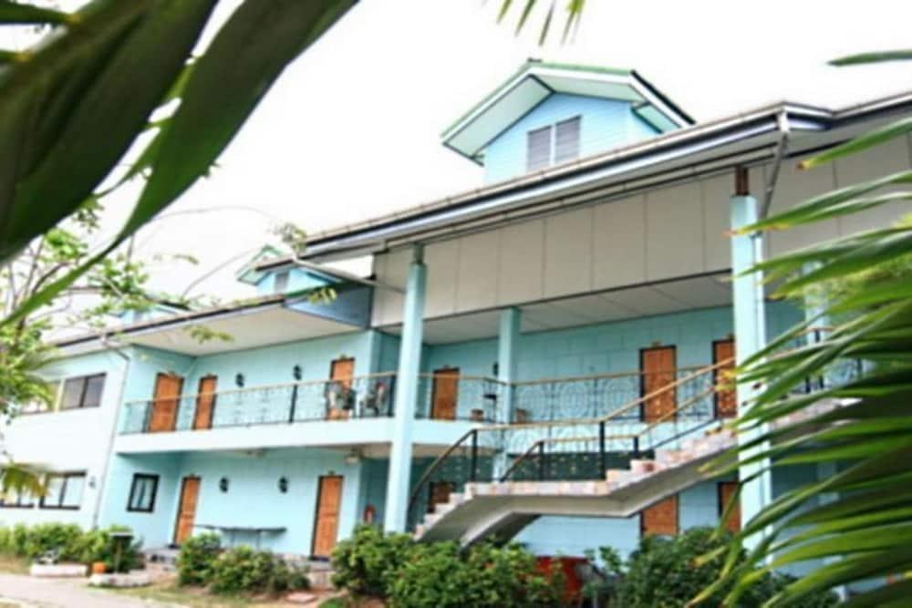 Hotel 13 Coins Airport Grand Resort photo 2