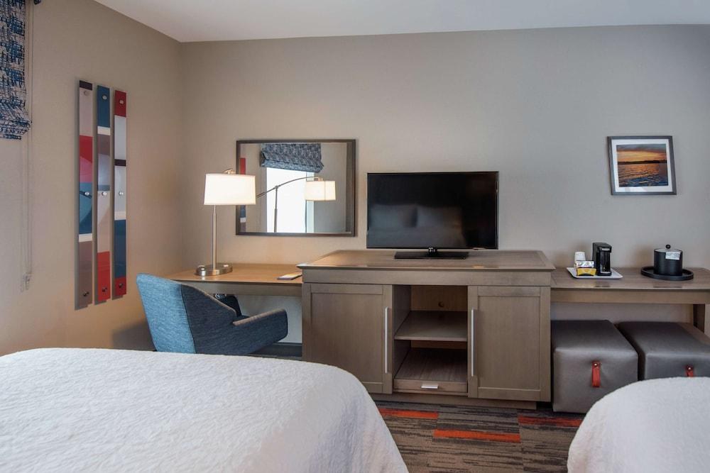 Hampton Inn & Suites at Wisconsin Dells Lake Delton photo 1