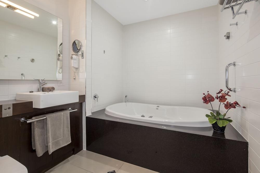 Quality Inn Heritage on Lydiard photo 2