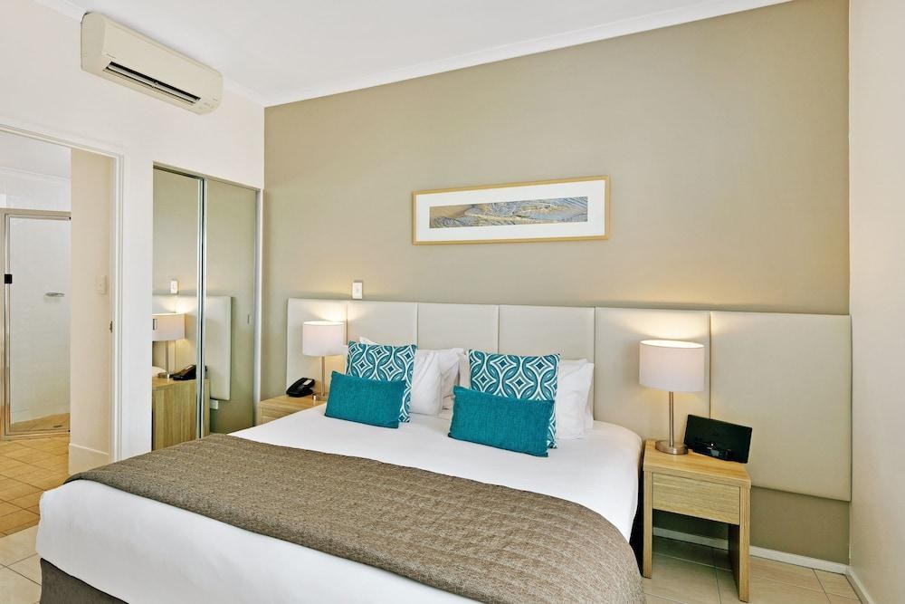 Mantra PortSea Port Douglas photo 1