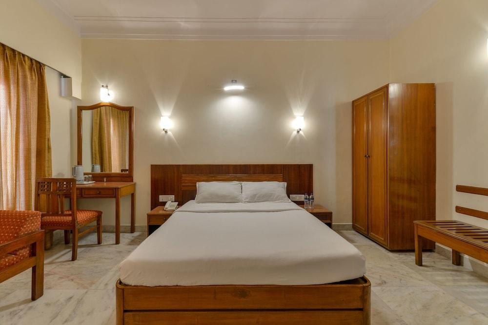 Hotel Ajanta Juhu near Juhu Beach photo 2