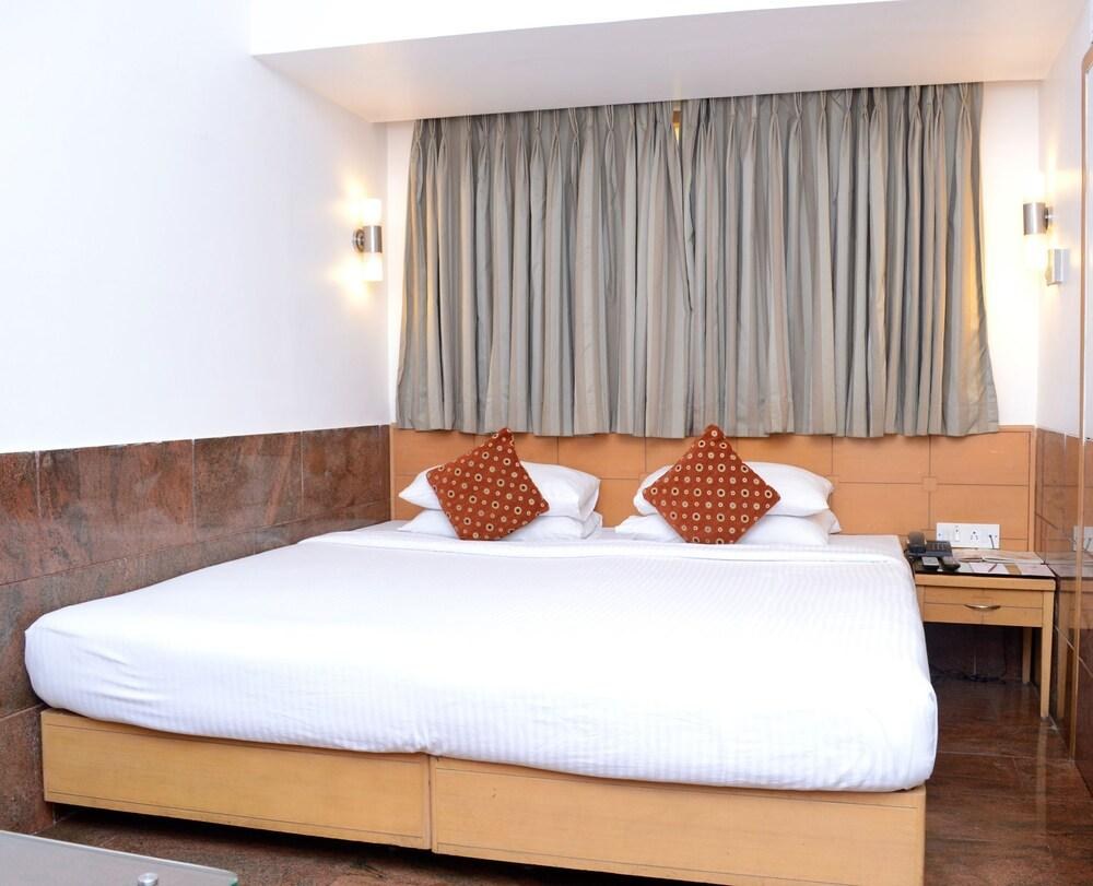 Ramee Guestline- Khar photo 2