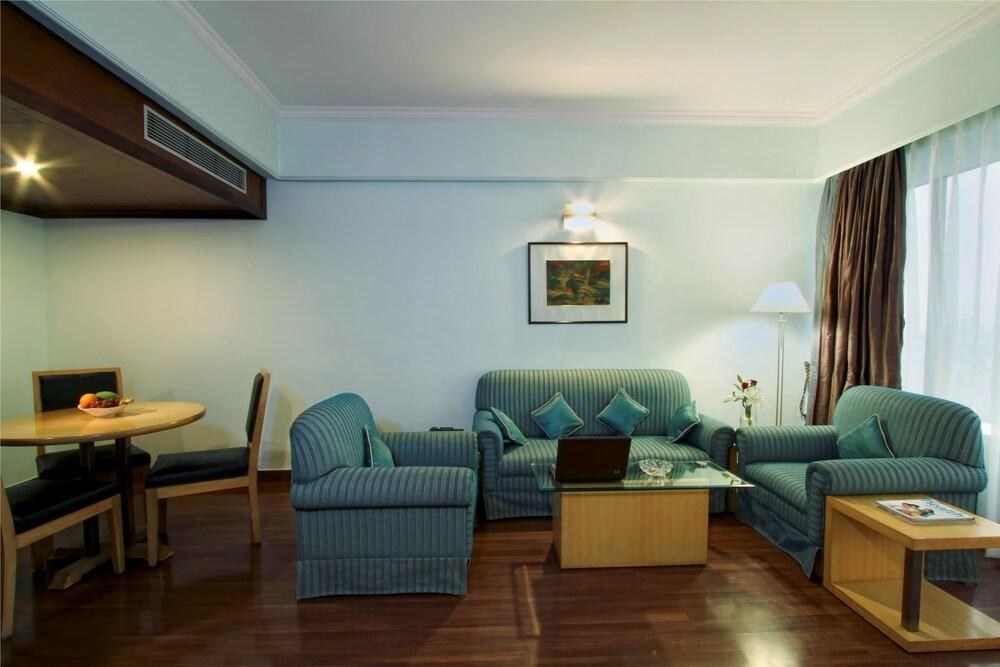 The Piccadily Hotel Lucknow photo 2