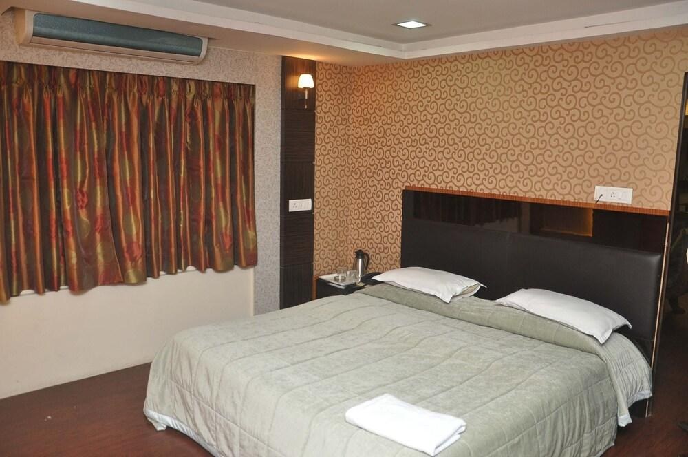Hotel Metro Palace photo 2