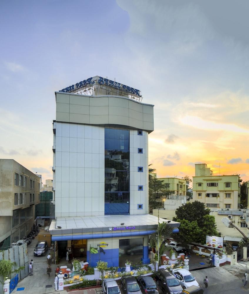 BENZZPARK HOTEL photo 3