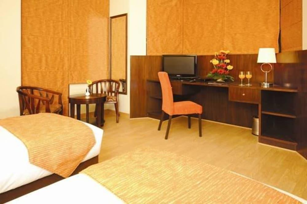 Clarks Inn Kailash Colony photo 2