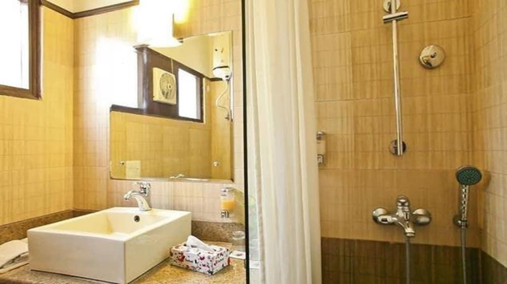 Clarks Inn Kailash Colony photo 3