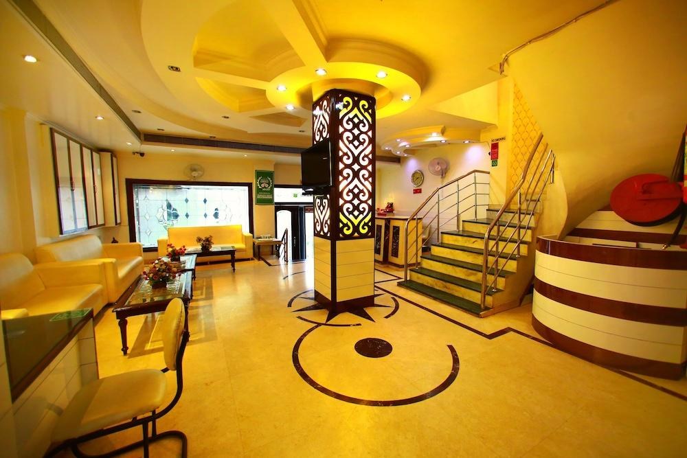 Hotel Paras International photo 2