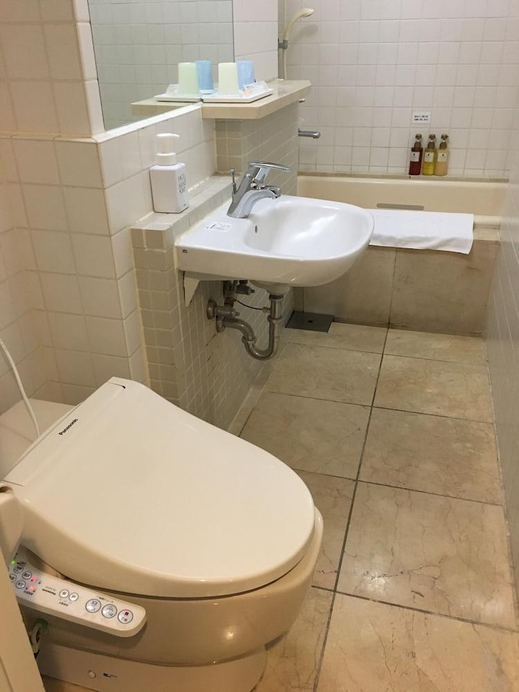 HOTEL MYSTAYS NISHI-SHINJUKU photo 2