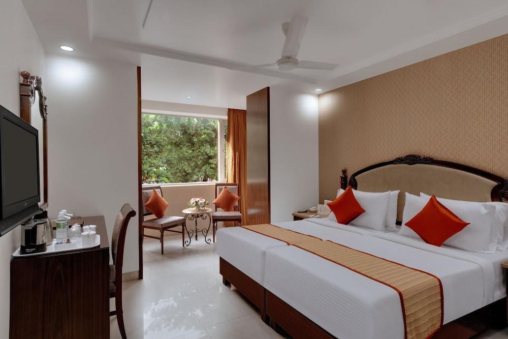 Hotel Suba Palace photo 1