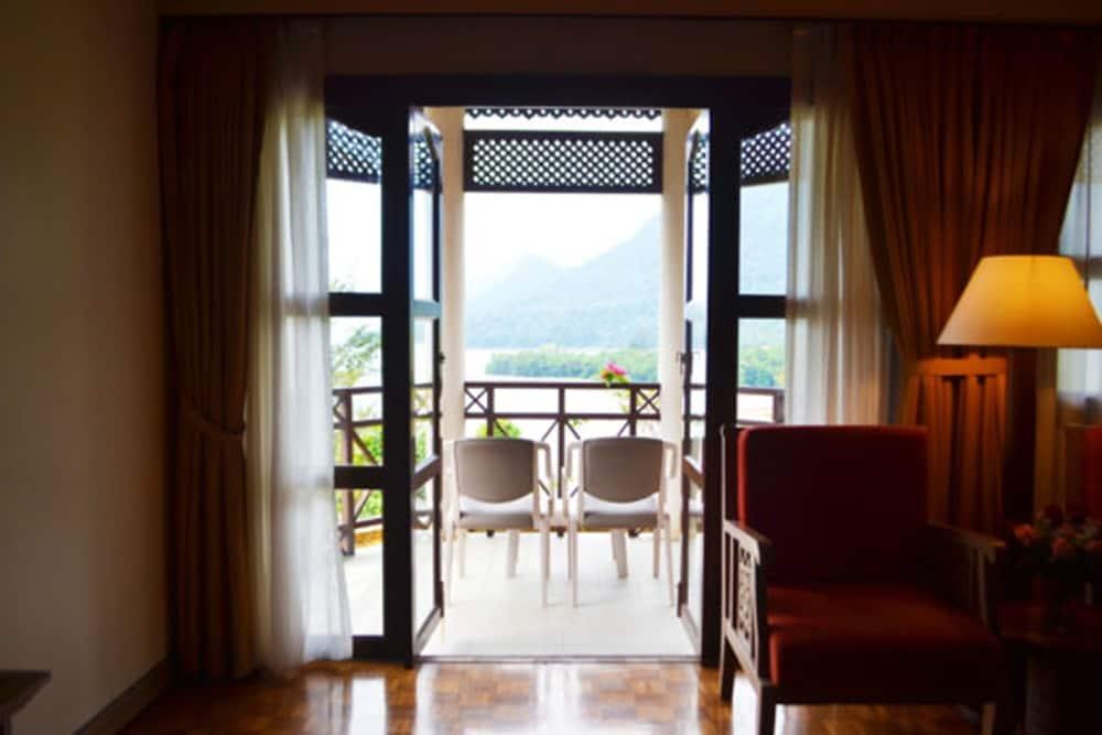 Damai Beach Resort photo 2