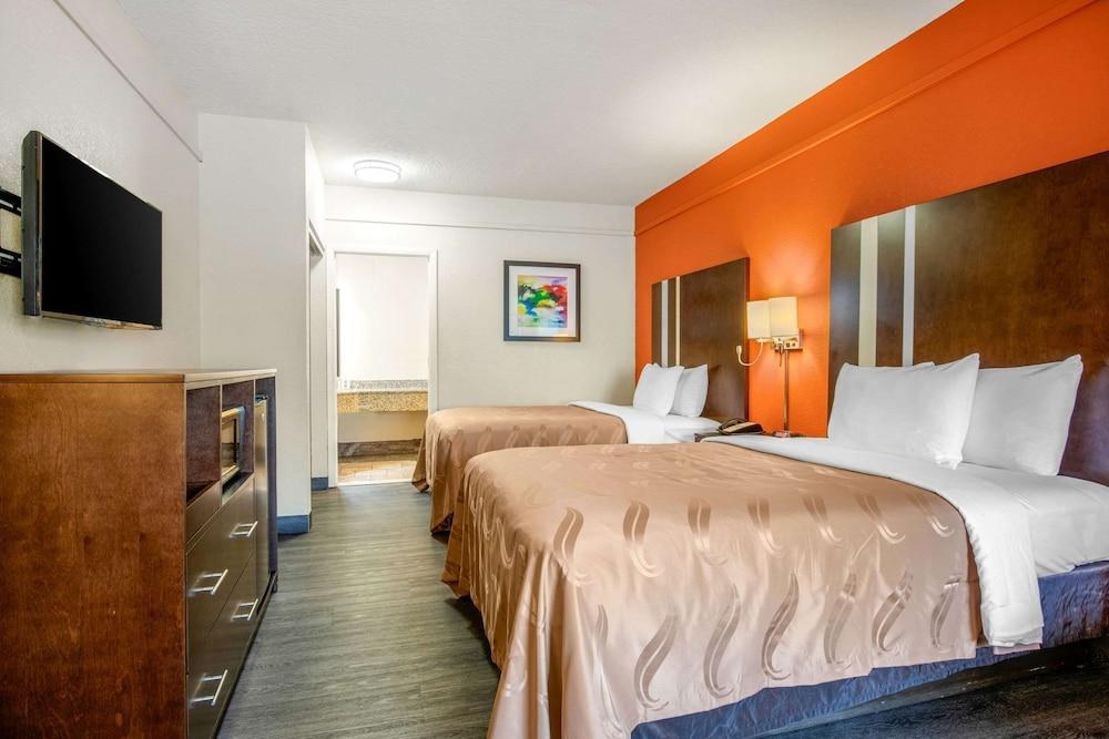 QUALITY INN & SUITES photo 2