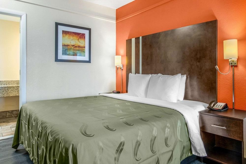 QUALITY INN & SUITES photo 3