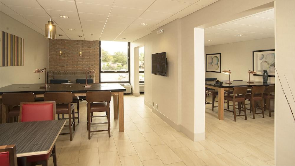 Holiday Inn Express Hotels San Antonio Airport By IHG photo 2