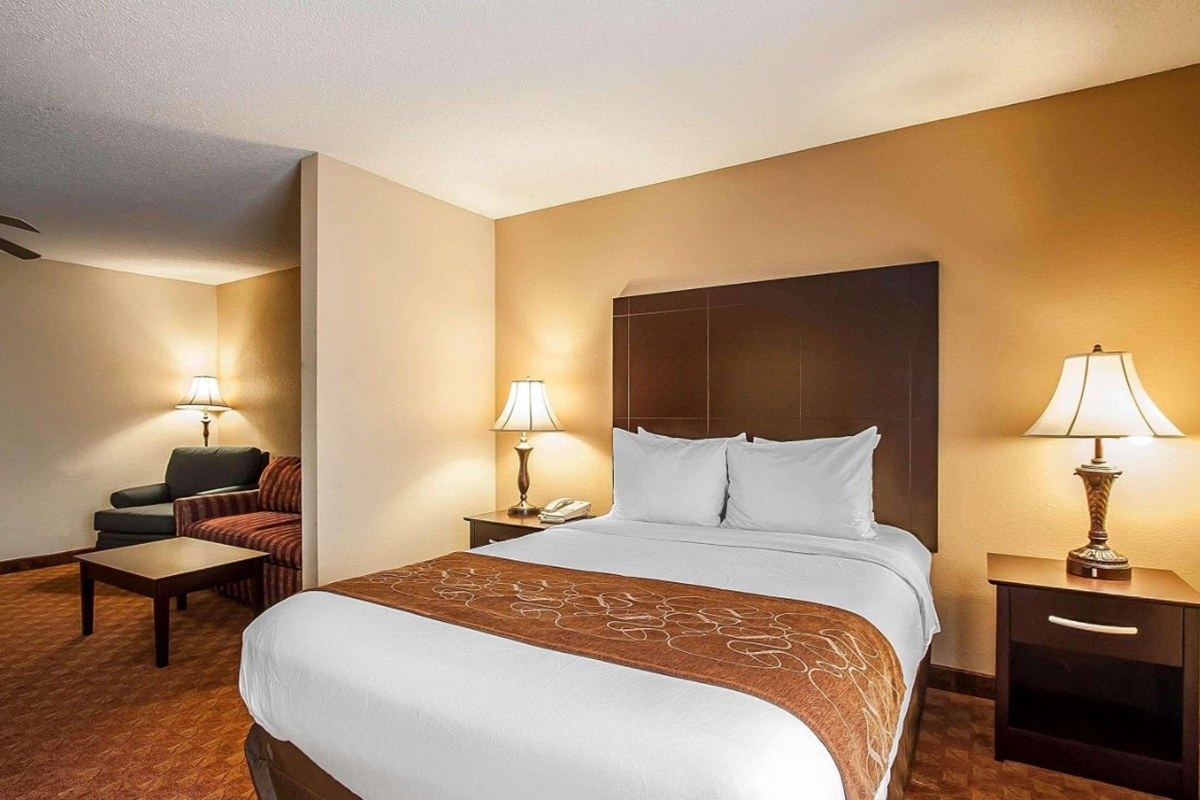 Baymont by Wyndham Memphis I-240 photo 1
