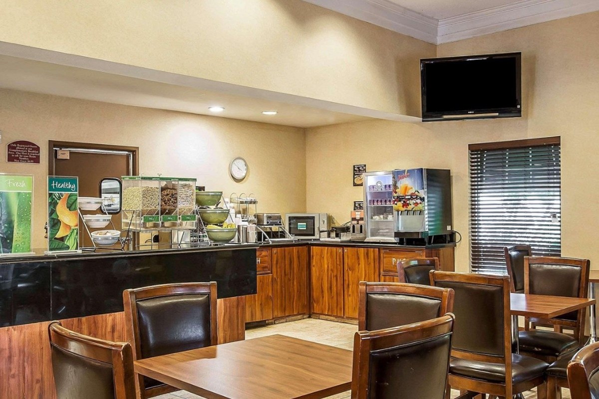 Baymont by Wyndham Memphis I-240 photo 2