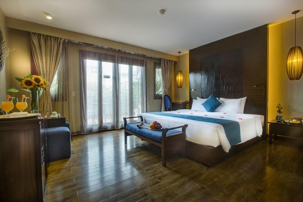 ORIENTAL SUITES HOTEL & SPA photo 2
