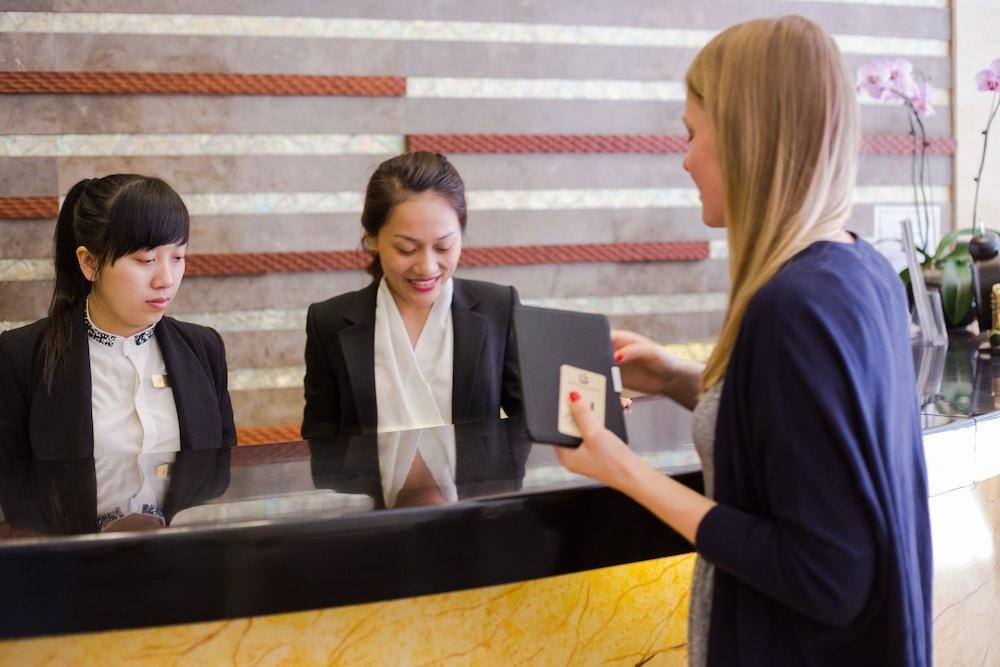 ORIENTAL SUITES HOTEL & SPA photo 3