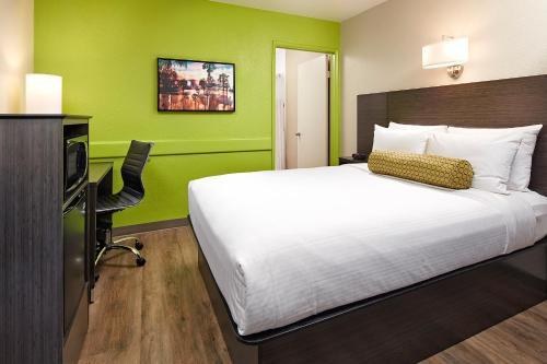 SureStay by Best Western San Diego Pacific Beach photo 4