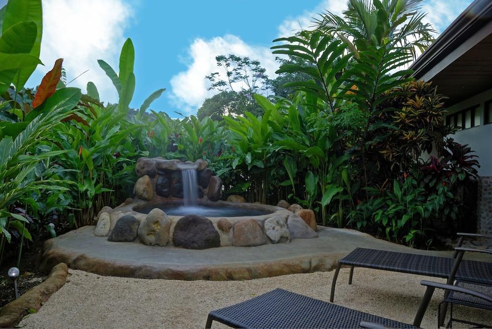 Volcano Lodge Hotel & Thermal Experience photo 2