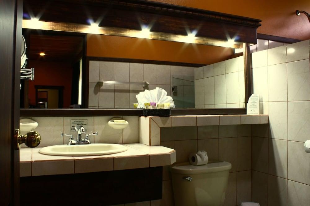 Volcano Lodge Hotel & Thermal Experience photo 3
