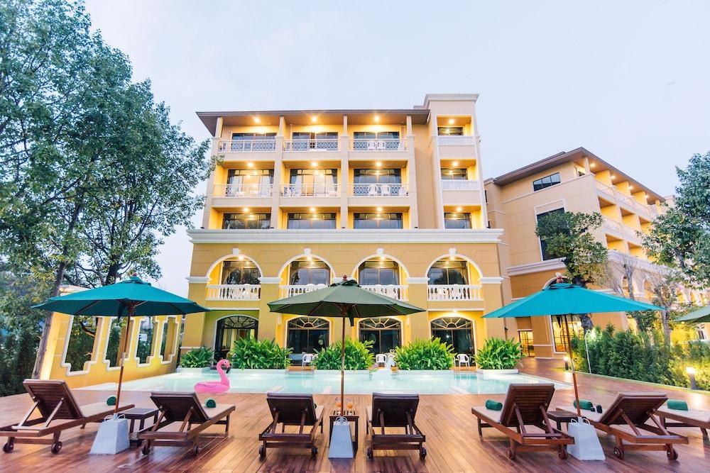 HULA HULA ANANA HOTEL