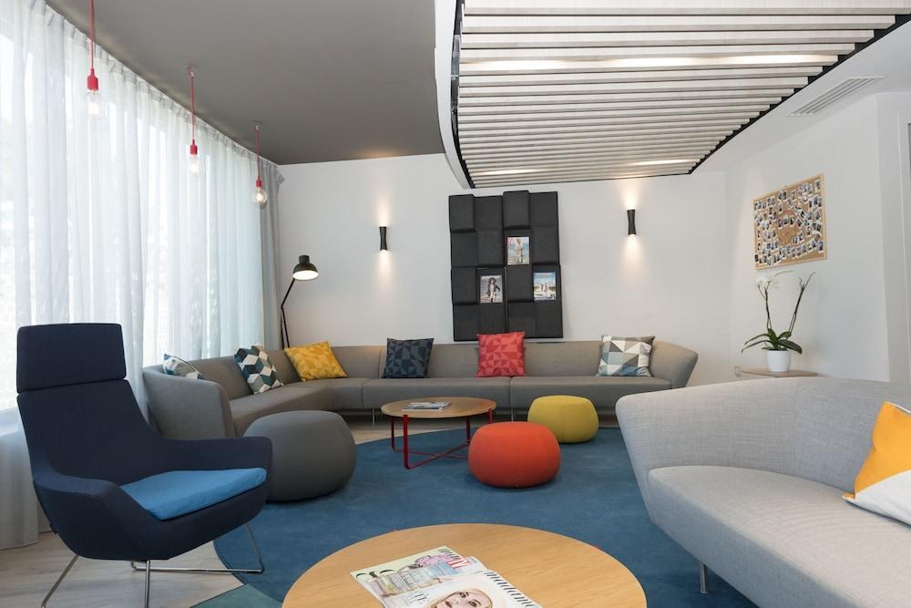 Holiday Inn Express Paris Velizy photo 2