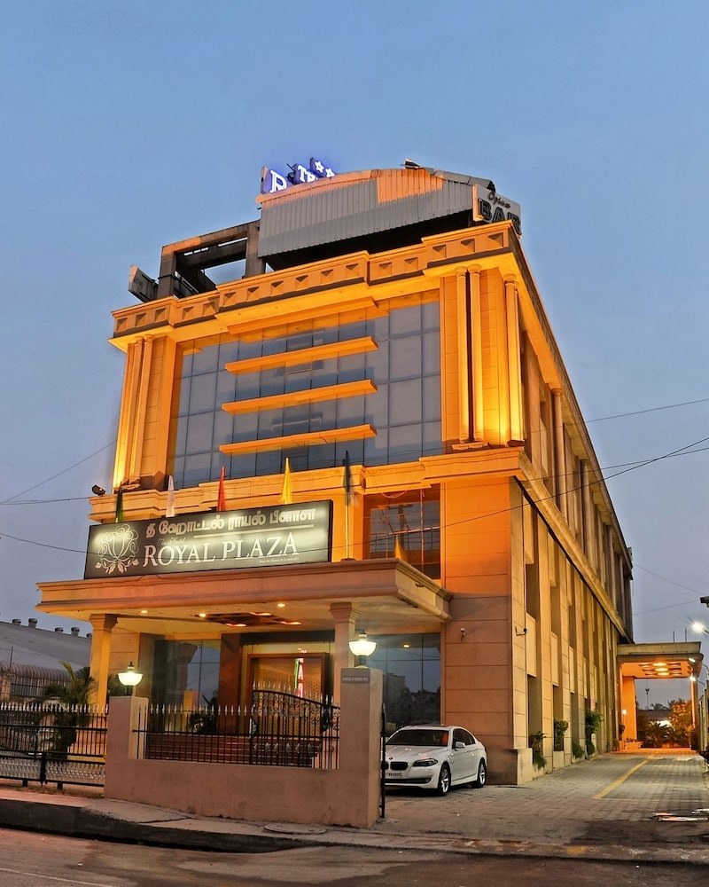 THE HOTEL ROYAL PLAZA