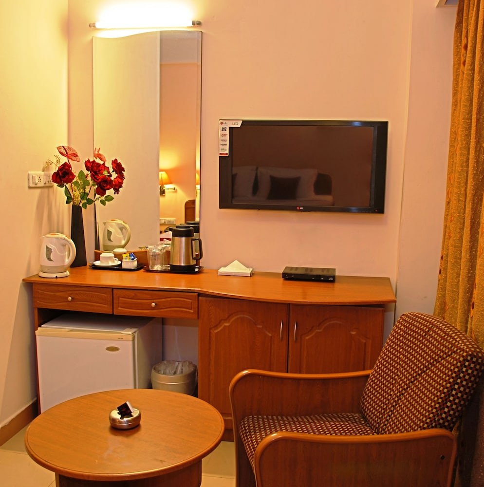 THE HOTEL ROYAL PLAZA photo 1