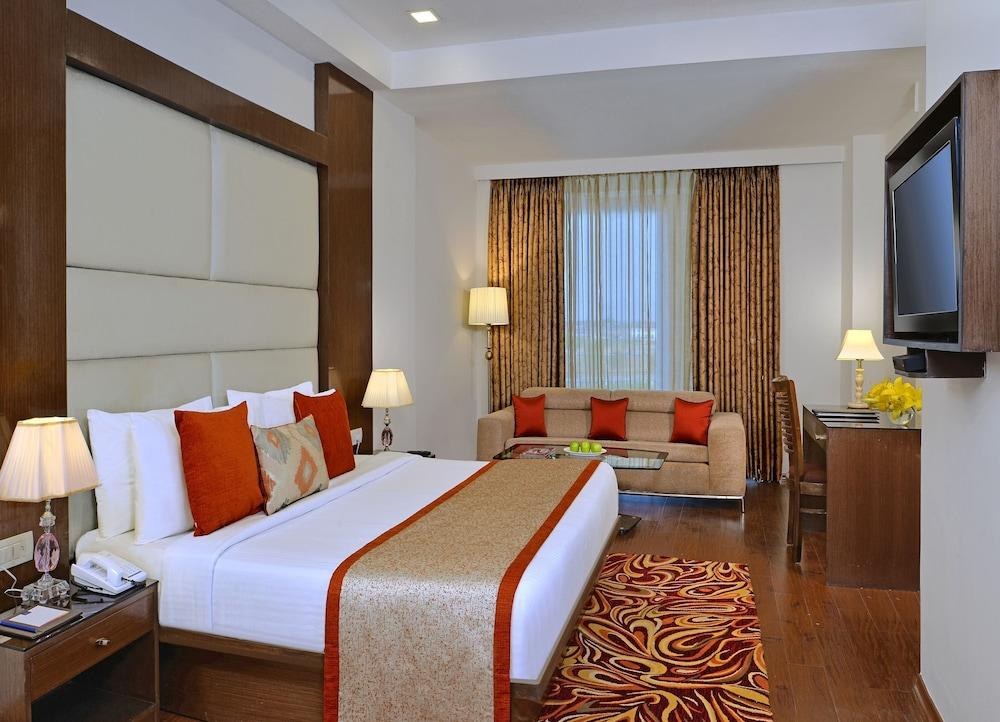 Taurus Sarovar Portico photo 1